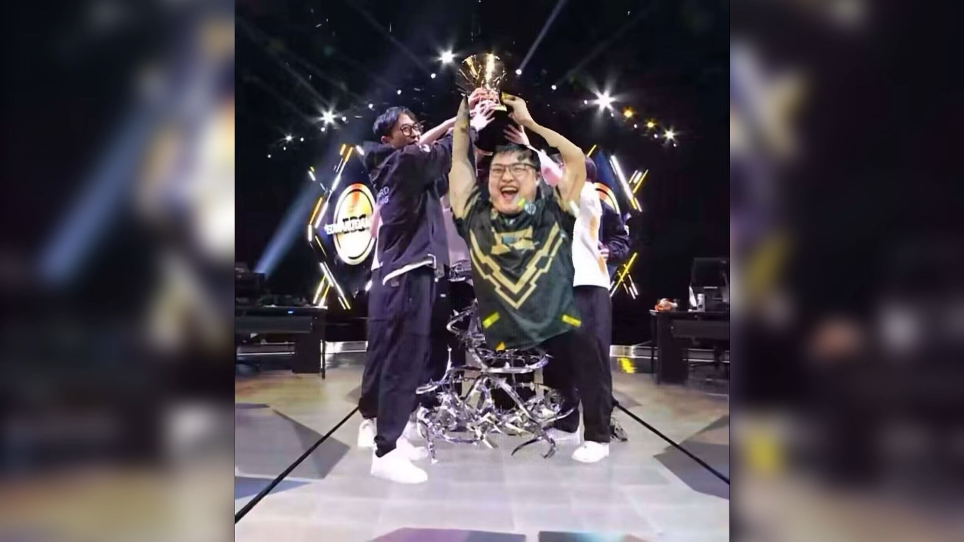 Uzi迎来七赛季高光表现，TL球迷沸腾！